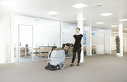 NILFISK ES300 CARPET EXTRACTOR / SCRUBBER